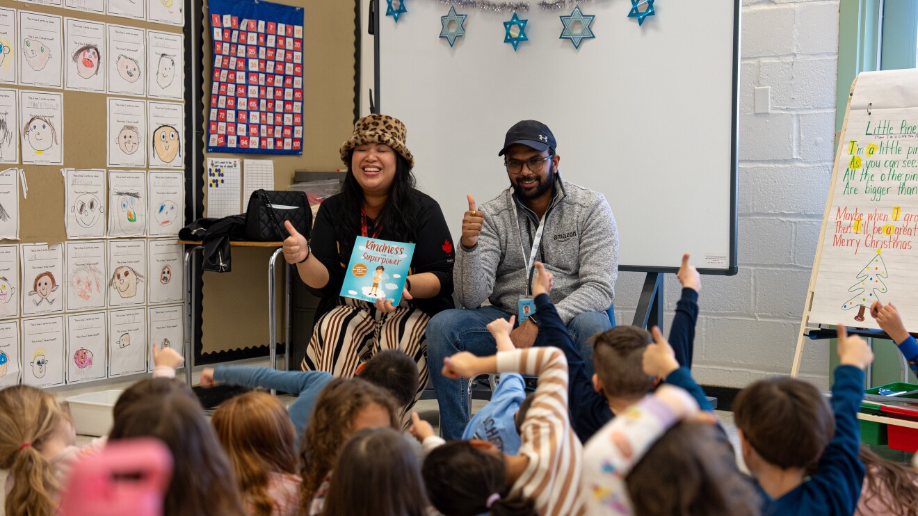 Amazon Staffers read to students of Ludbury Park