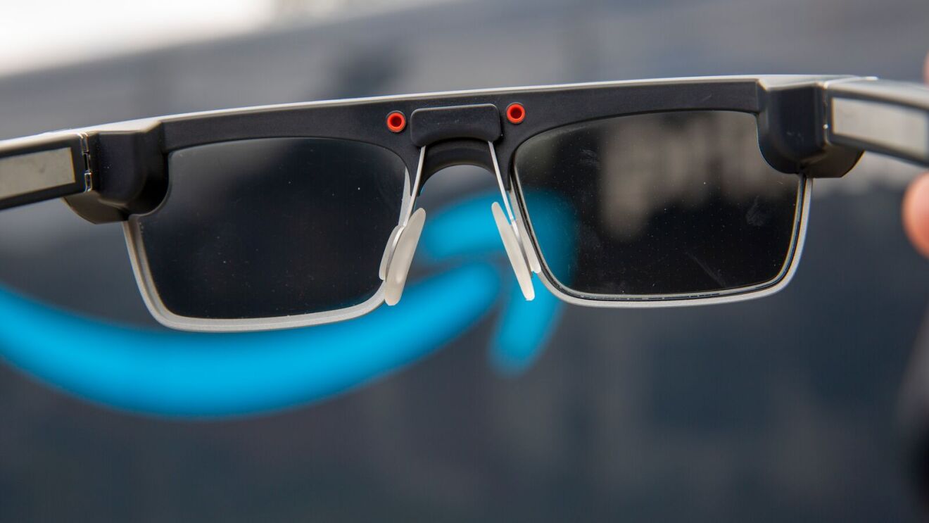 Smart eyewear featuring integrated cameras and sleek design