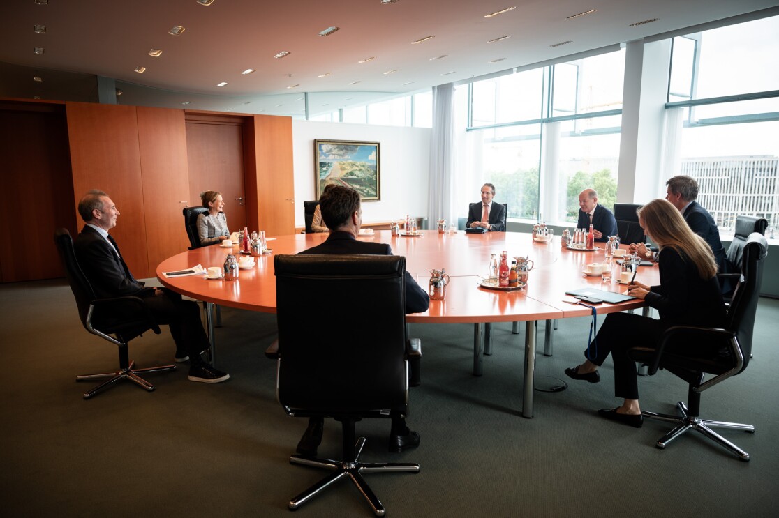 Scholz Meeting roundtable Andy Jassy DE investment1.jpg
