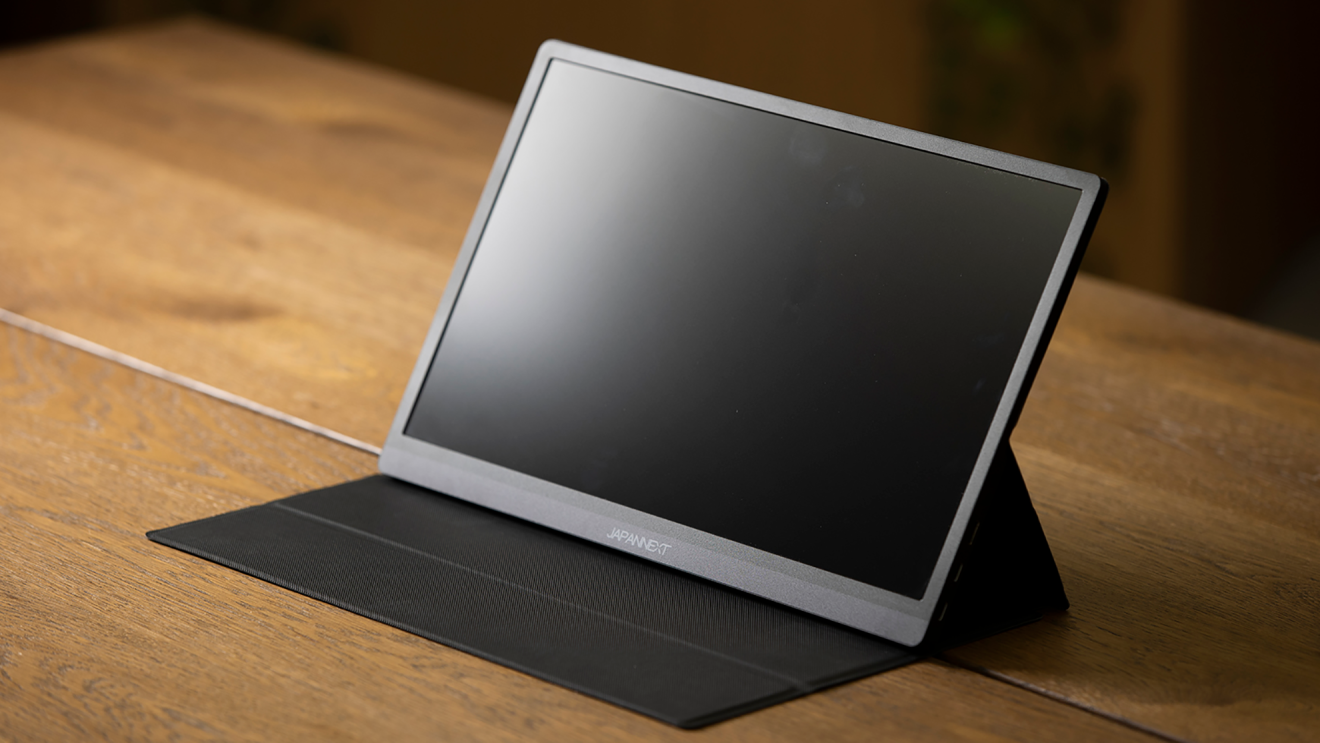 モバイル型の液晶モニターの写真。着脱式のスマートケースはモニター使用時にはスタンドとしても利用できる。