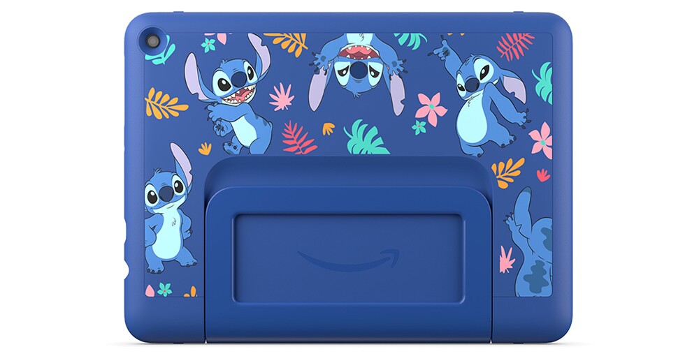 紺色のタブレットの背面。全体的にディズニーキャラクタースティッチ5匹のイラスト。左上隅にカメラレンズの穴。中央にAmazonロゴ。