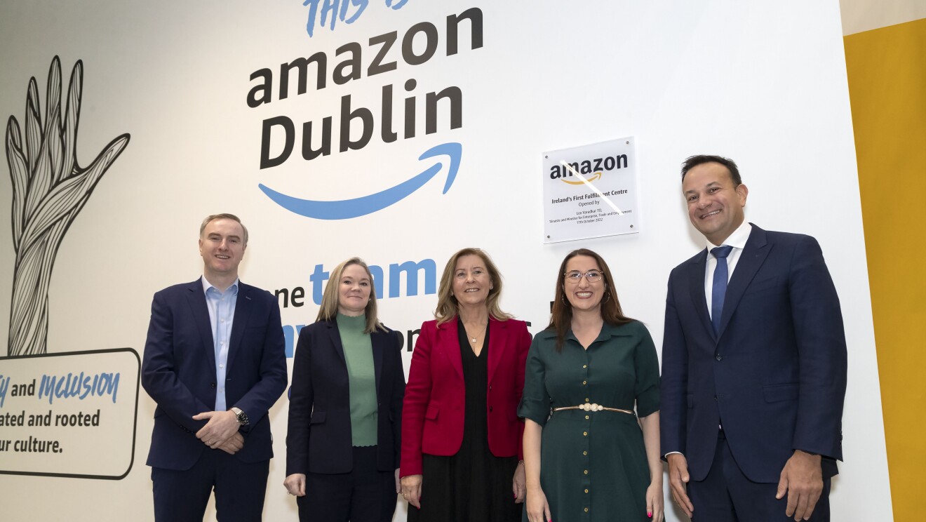 UNP Amazon SNN4 Tanaiste stands with Amazon staff in FC