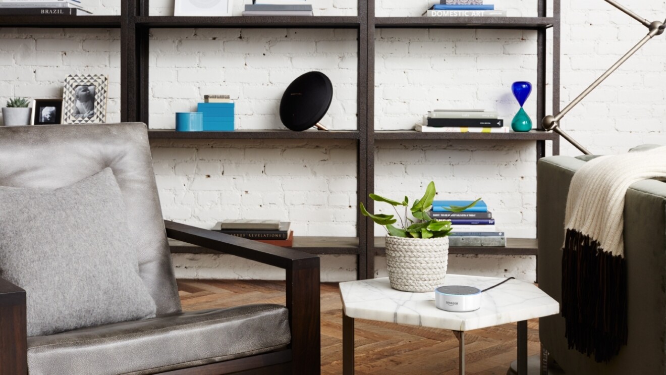 Echo Dot,白色,Living room_environment .jpg