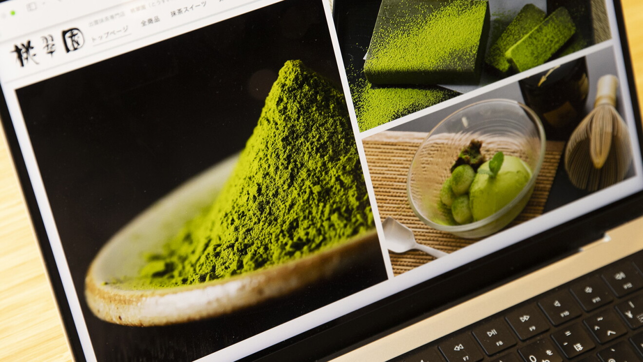 抹茶の粉や抹茶スイーツの写真が載ったオンラインサイト