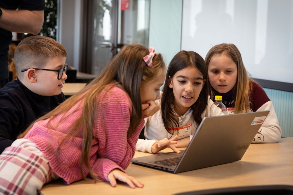 Meet and Code x Amazon_FLL Workshop_Picture 2