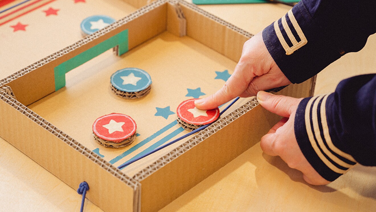 おうち時間に楽しもう 子どもと一緒に簡単ダンボール工作 ホッケーゲーム編 About Amazon Japan おうち時間に楽しもう 子どもと一緒に簡単ダンボール工作 ホッケーゲーム編 About Amazon Japan