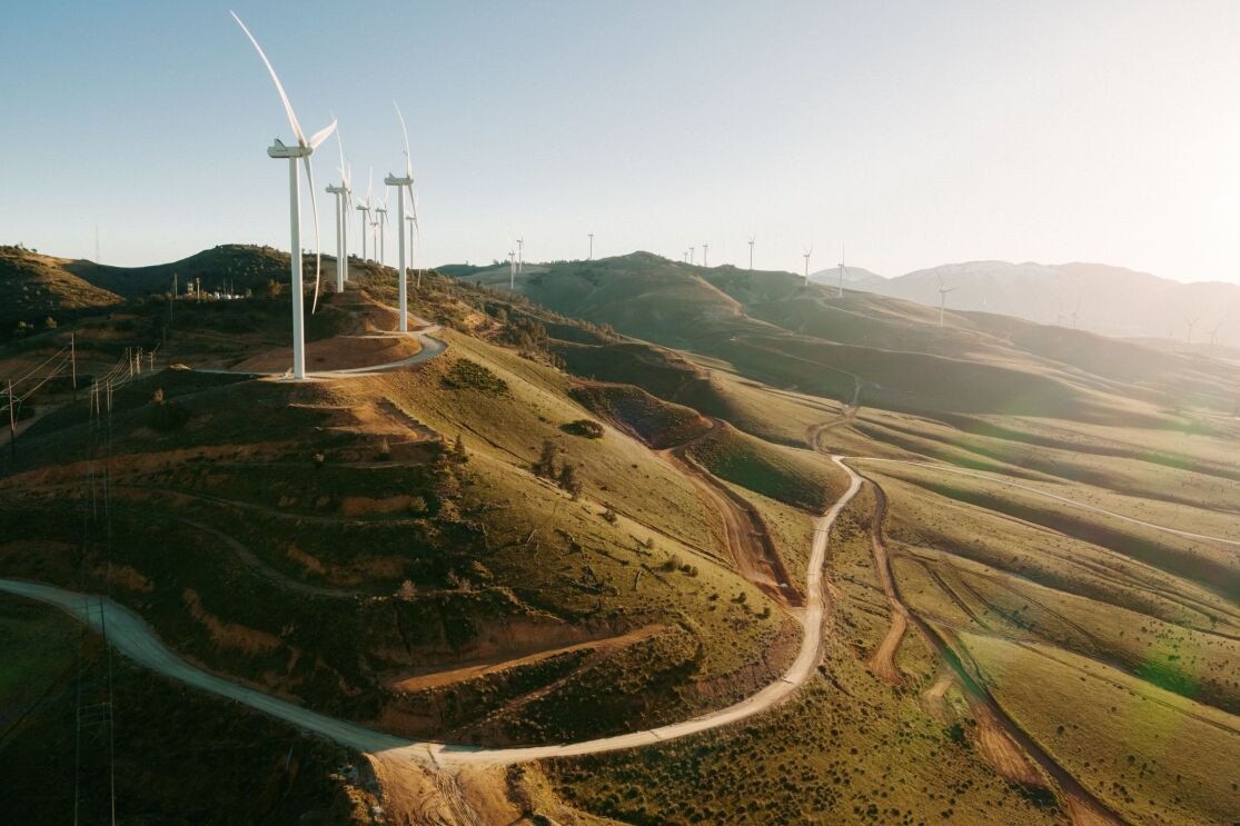 持続可能な企業になるためのAmazonの取り組みをまとめた、Amazonサステナビリティレポート2023年度版に関する10のポイント