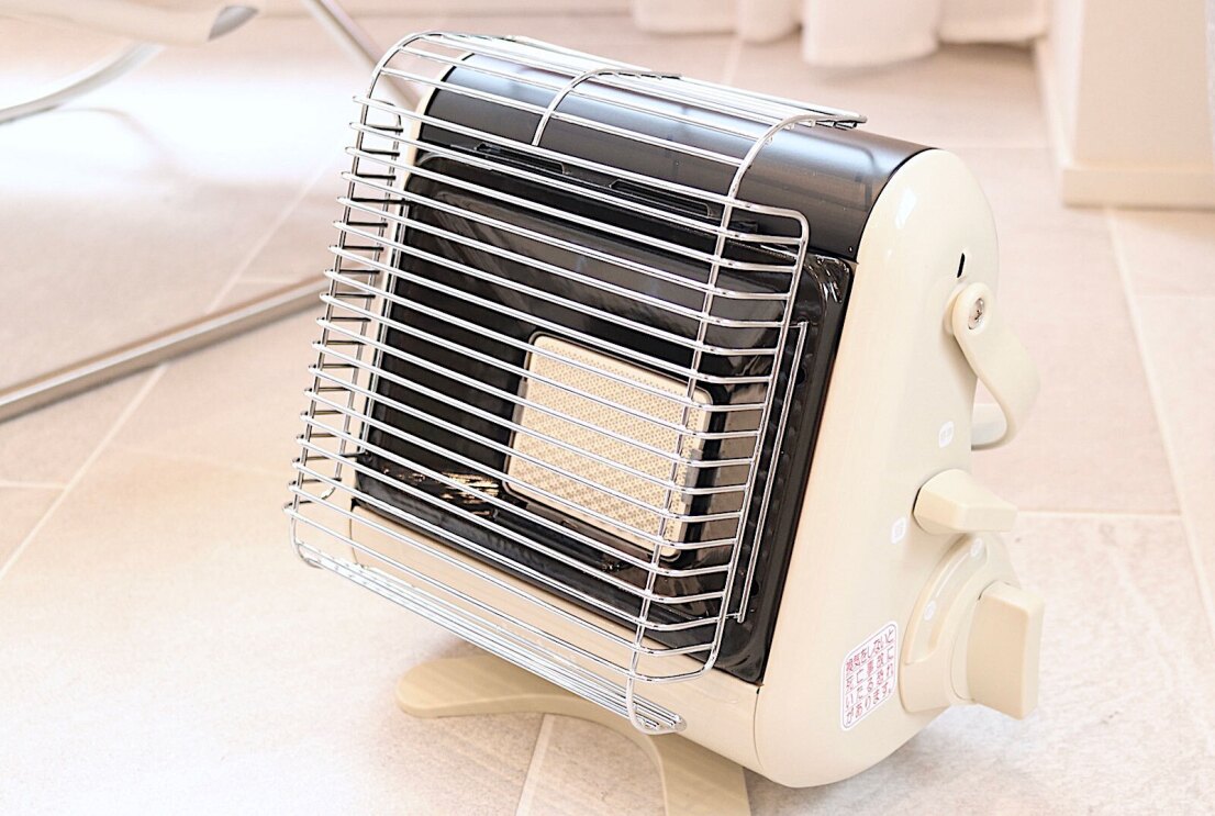 白いカセットガスストーブ