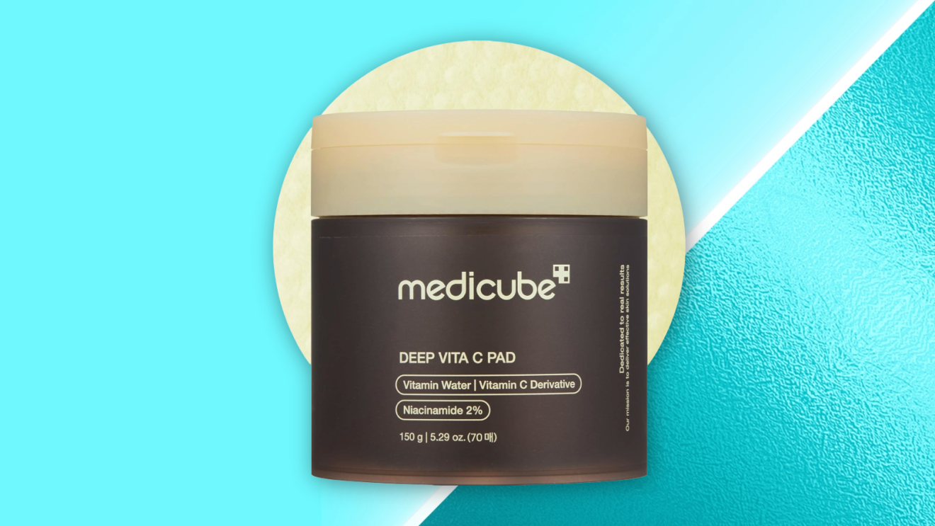 medicube Deep Vita C Facial Toner Pads against a vibrant teal background.
