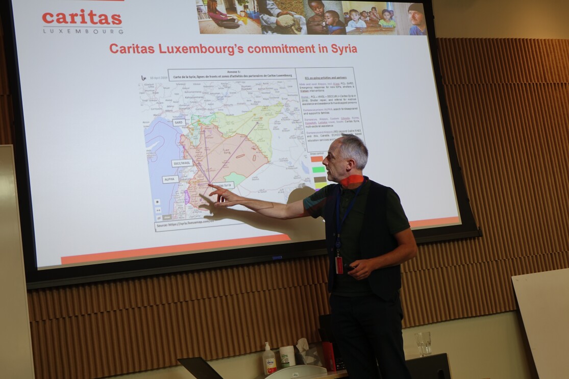 Caritas - François Large Syrian Conference - Community Engagement 2 - François Large explaining the geographical situation in the country