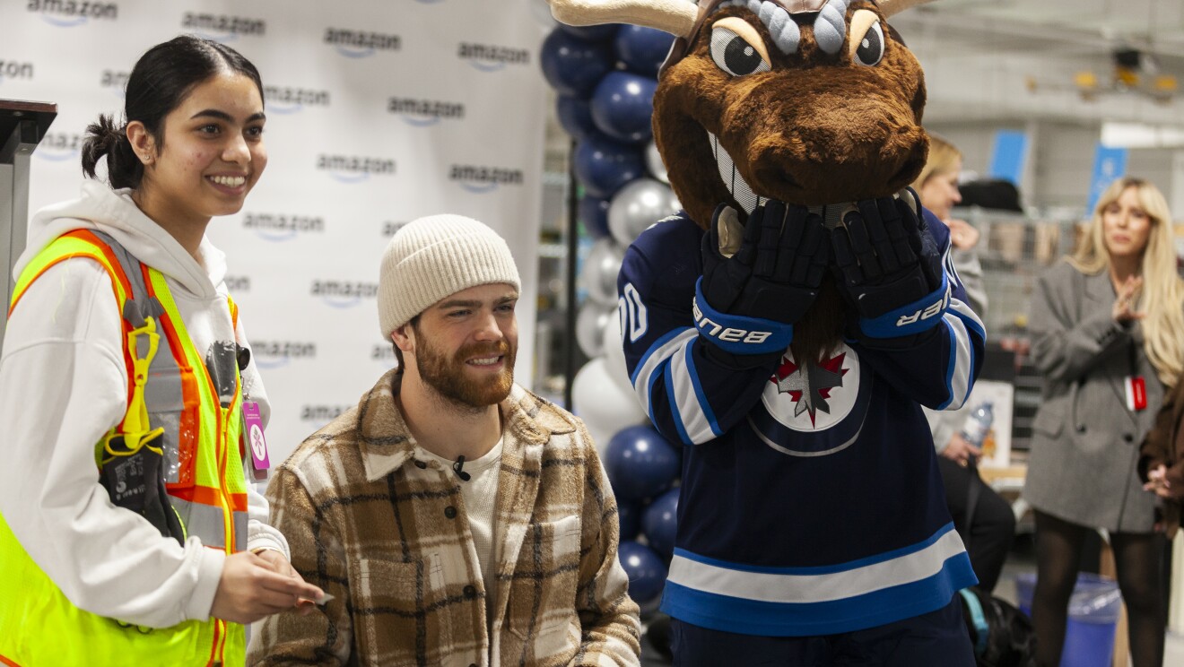 Amazon.Lowry AA Photo Op