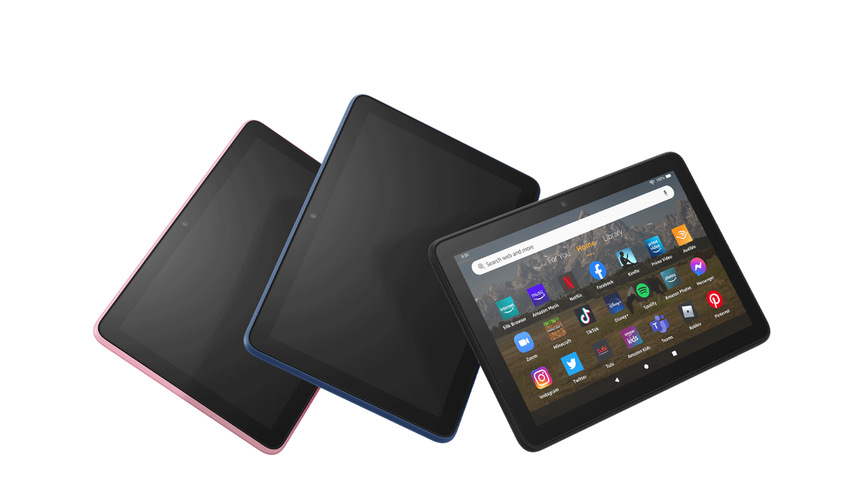 一张白底三台Fire TV平板电脑的图片。