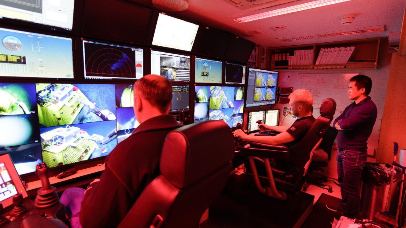 Lofoten–Vesterålen2 Observatory team in observing footage from underwater cameras