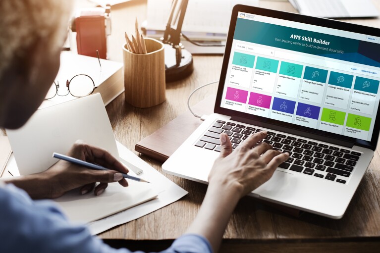 位于加州大学戴维斯分校健康中心的AWS云创新中心(CIC)图片