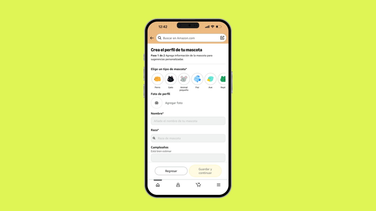 Amazon pet profile setup screen showing options for dog, cat, small animal, fish, bird, and reptile with photo upload and details form in Spanish