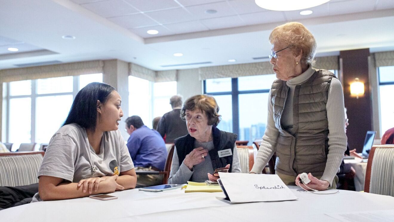 20170323 _employees_support_seniors_003.jpg