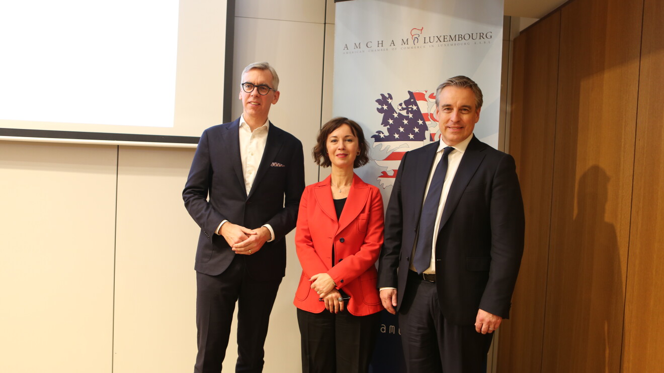 Amazon's incoming Vice President for European Stores Mariangela Marseglia with Lèon Gloden (left), Luxembourg's Minister for Home Affairs, and Claude Meisch (r), Minister of Education, Children and Youth and Minister of Housing and Spatial Planning
