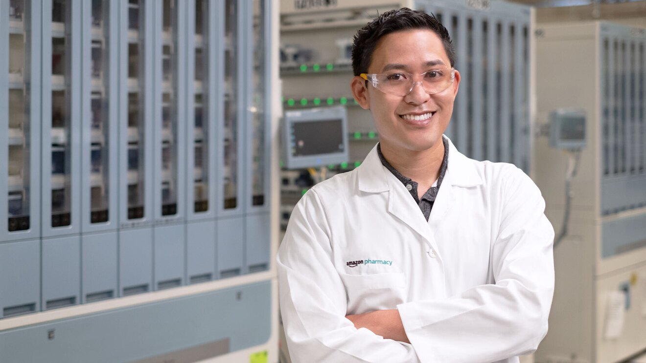亚马逊药剂师Andrew Vo的照片。