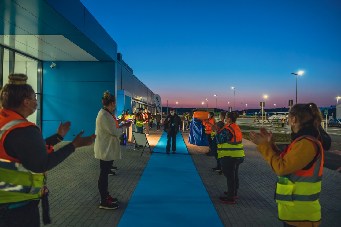 Mitarbeiter:innen im Amazon Logistikzentrum Hof-Gattendorf