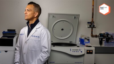 文·古普塔(Vin Gupta)医生的照片,他是一位支持亚马逊更广泛的健康努力的医生,出现在哥伦比亚广播公司的新闻中。