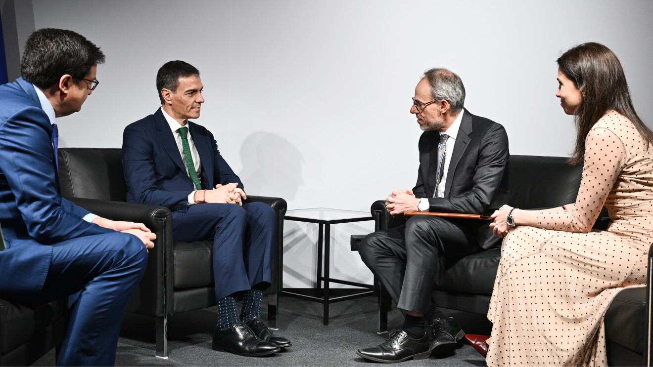 Formal meeting of Amazon and Spanish government officials