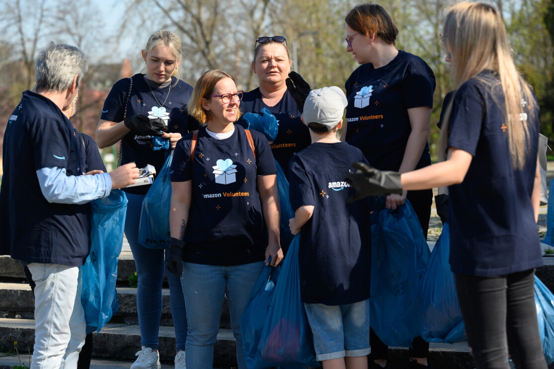 amazon-4.jpg CEE volunteering amazon earth month 