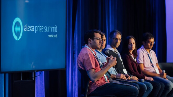 让Alexa奇迹发生的亚马逊科学家在小组讨论中发言。