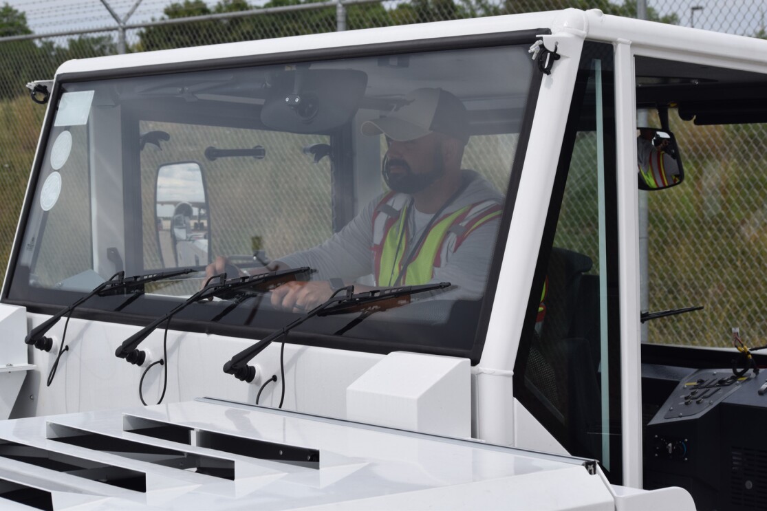 An image of a Kentucky Air hub employee working with the equipment in the loading zone.