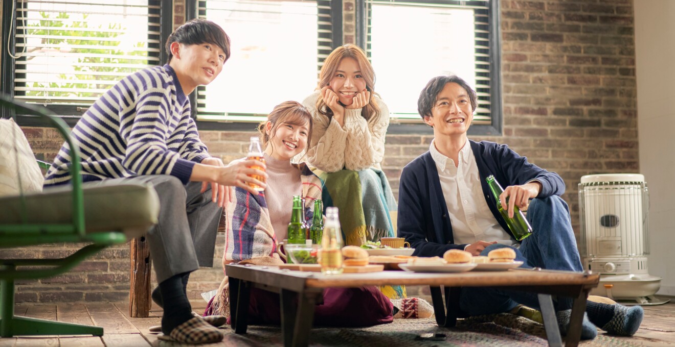 友達と集まってスポーツ観戦