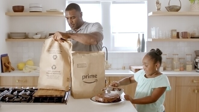 亚马逊的新型可回收杂货配送包装图片。