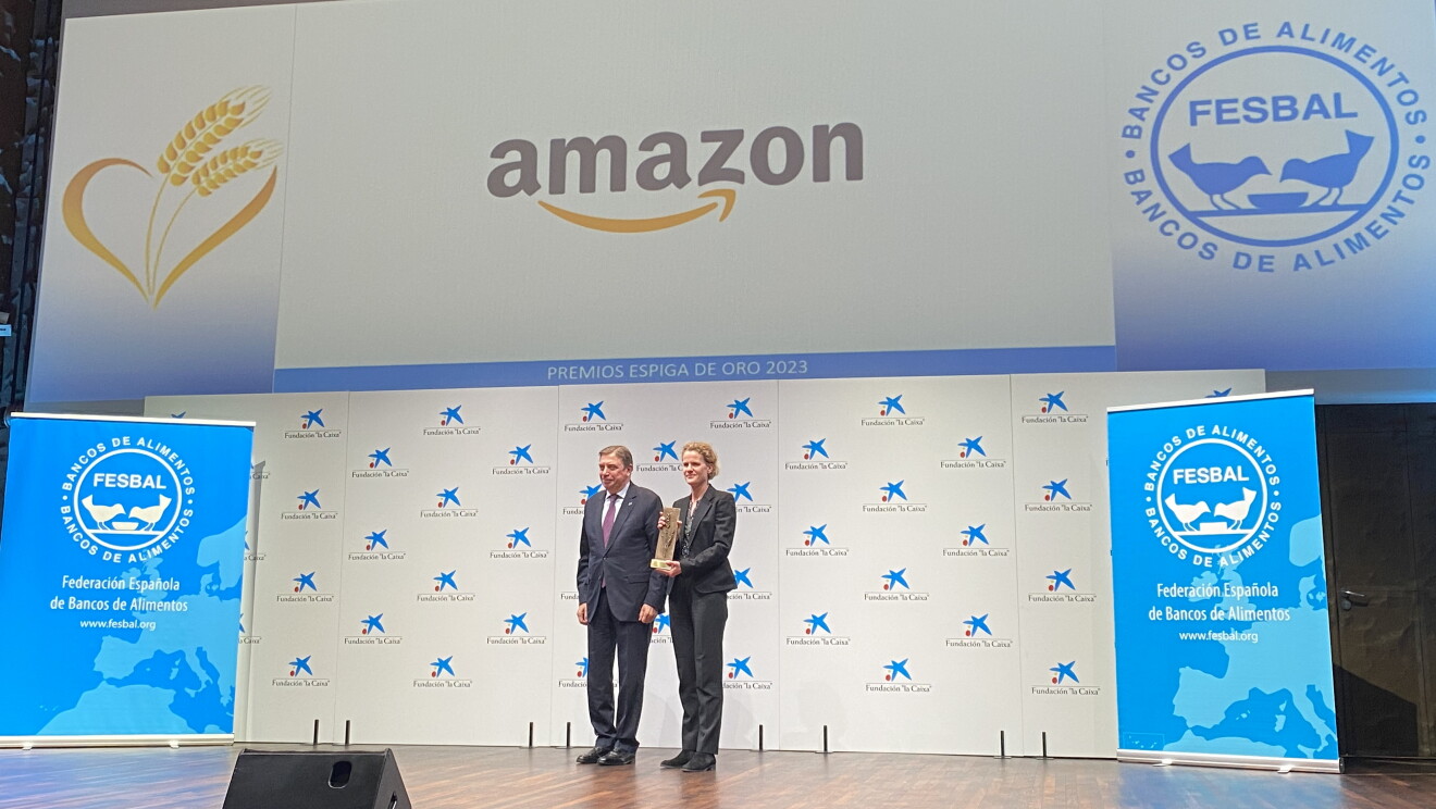 Camille Bur, Directora General de Amazon Fresh en Europa, recoge la Espiga de Oro 2023