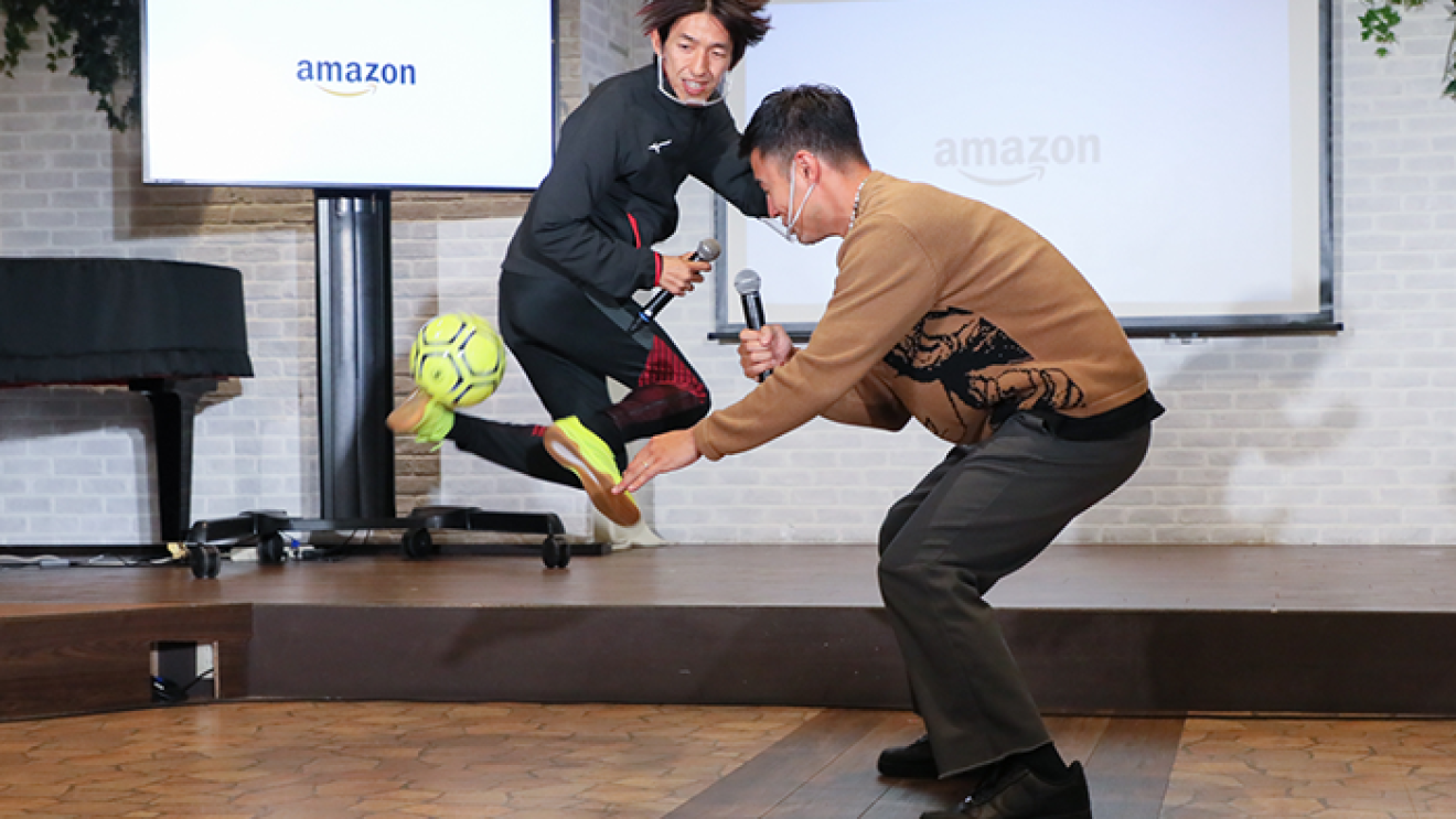 ホリデーシーズンに笑顔を届ける、AmazonのDelivering Smiles
ユージさん、岡部将和さんと共に、キッズドアの子どもたちにプレゼント