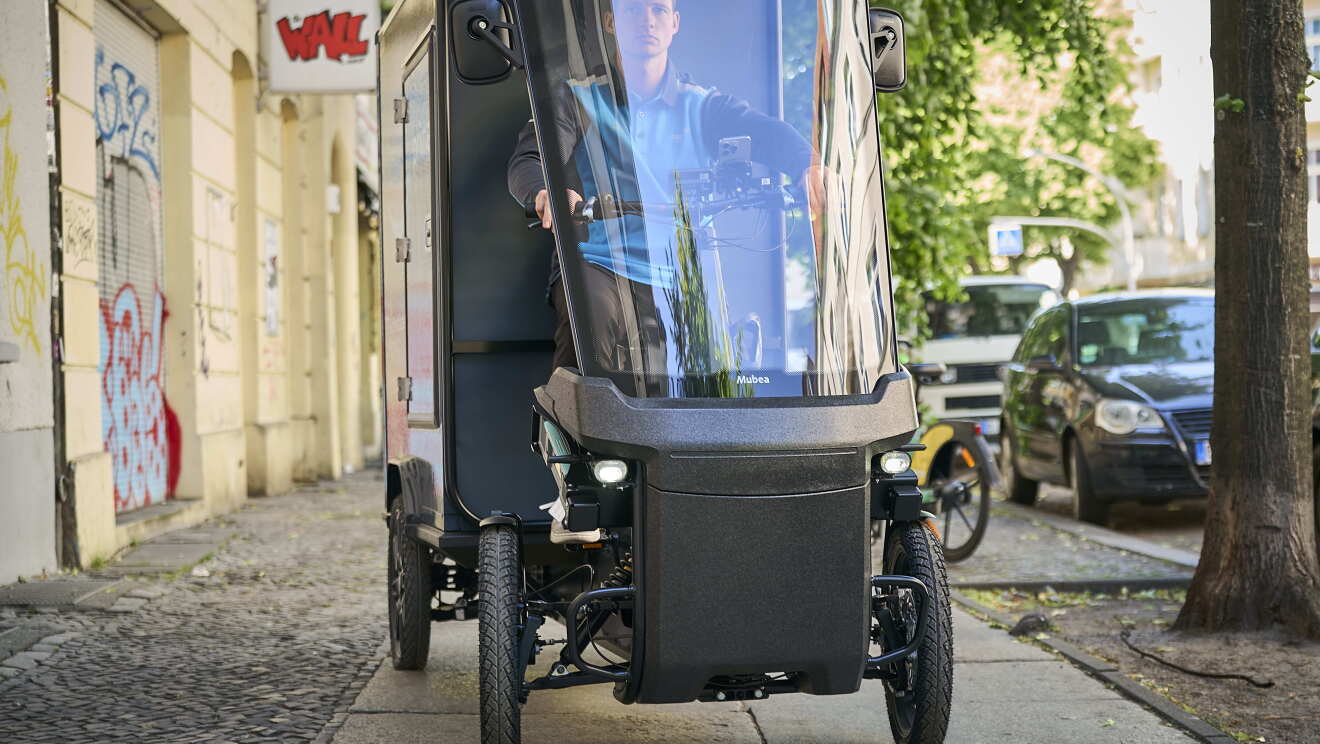 E-cargo bikes deliver Amazon packages to customers in Berlin 6  