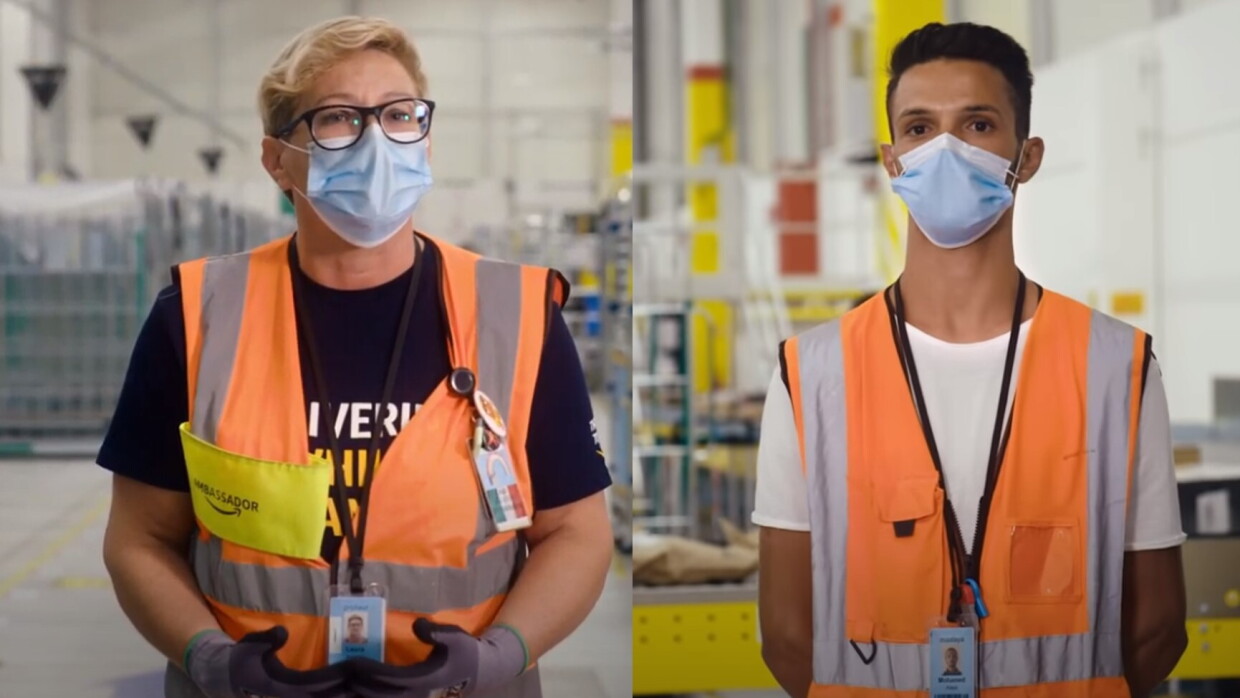Un uomo e due donna ripresi a mezzo busto all'interno di un magazzino Amazon. Tutti e tre indossano una mascherina chirurgica sul volto e un giubbino catarinfrangente da lavoro. 