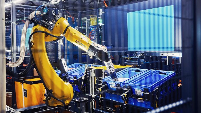 Meet the 8 Amazon robots that help pack and deliver your orders