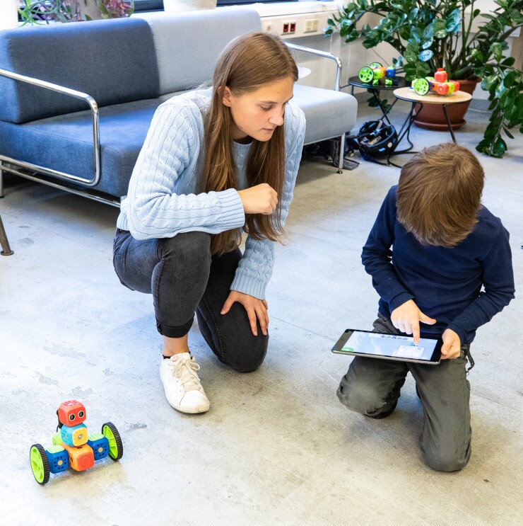 Mit Robo Wunderkind lernen Kinder spielerisch, wie man programmiert
