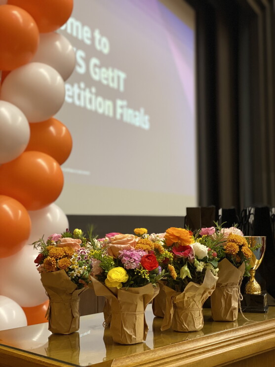 AWS GetIT Greece event and balloons with flowers on table