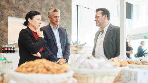 Věra Jourová and Frédéric Duval touring the Marketplace, and discussing with each seller the background of their business and story of their products.