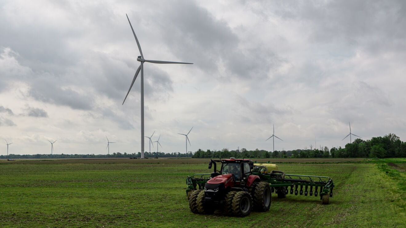 Amazon renewable: windfarm with tracker
