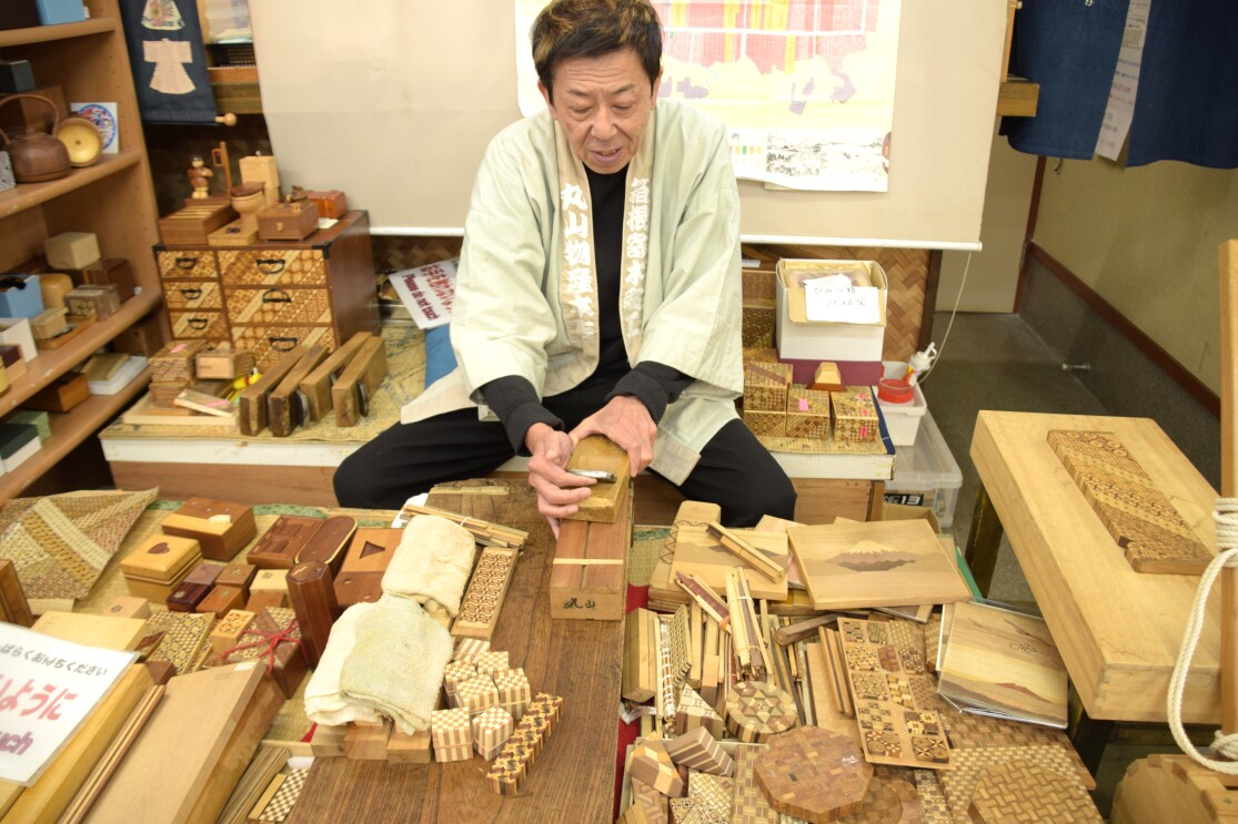 箱根寄木細工の技を世界に伝えて守る