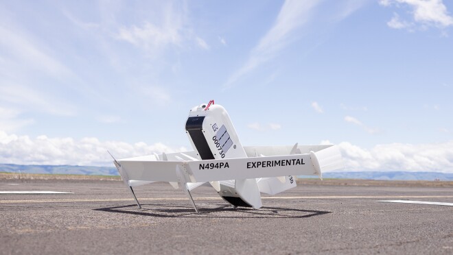 一个图像的无人机的一个开放的停机坪上。