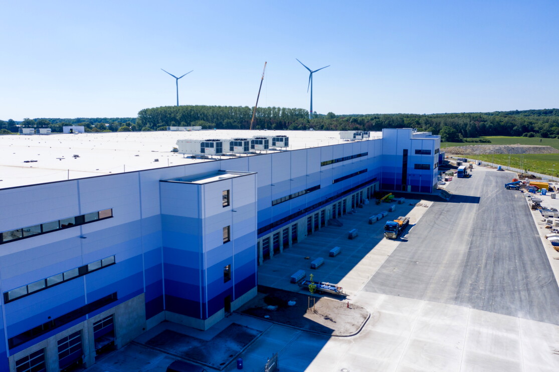 Außenaufnahme des neuen Logistikzentrums in Oelde.