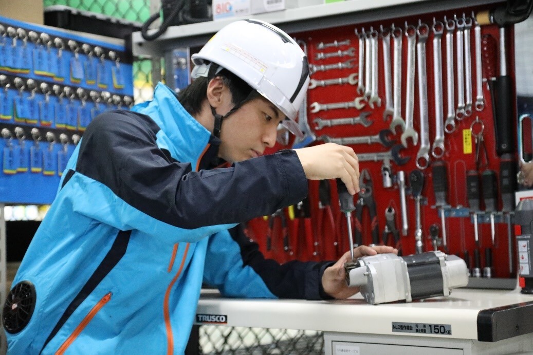 Amazon フルフィルメントセンターを守るメンテナンスチーム