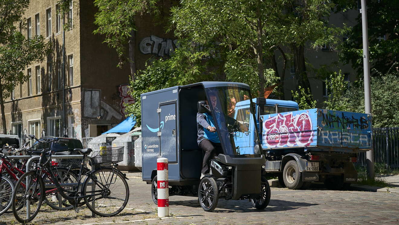 E-cargo bikes deliver Amazon packages to customers in Berlin 2  
