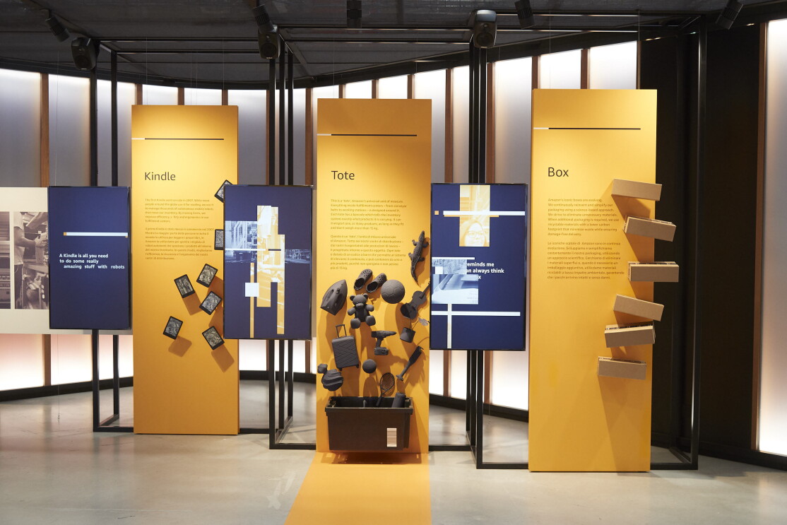 Entrance area showing the kindle, the tote and the box, used by FC workers.