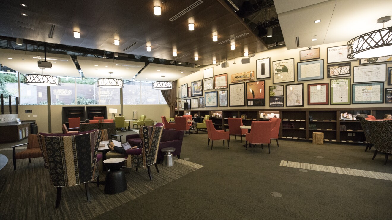 亚马逊的校园的照片在西雅图,华盛顿