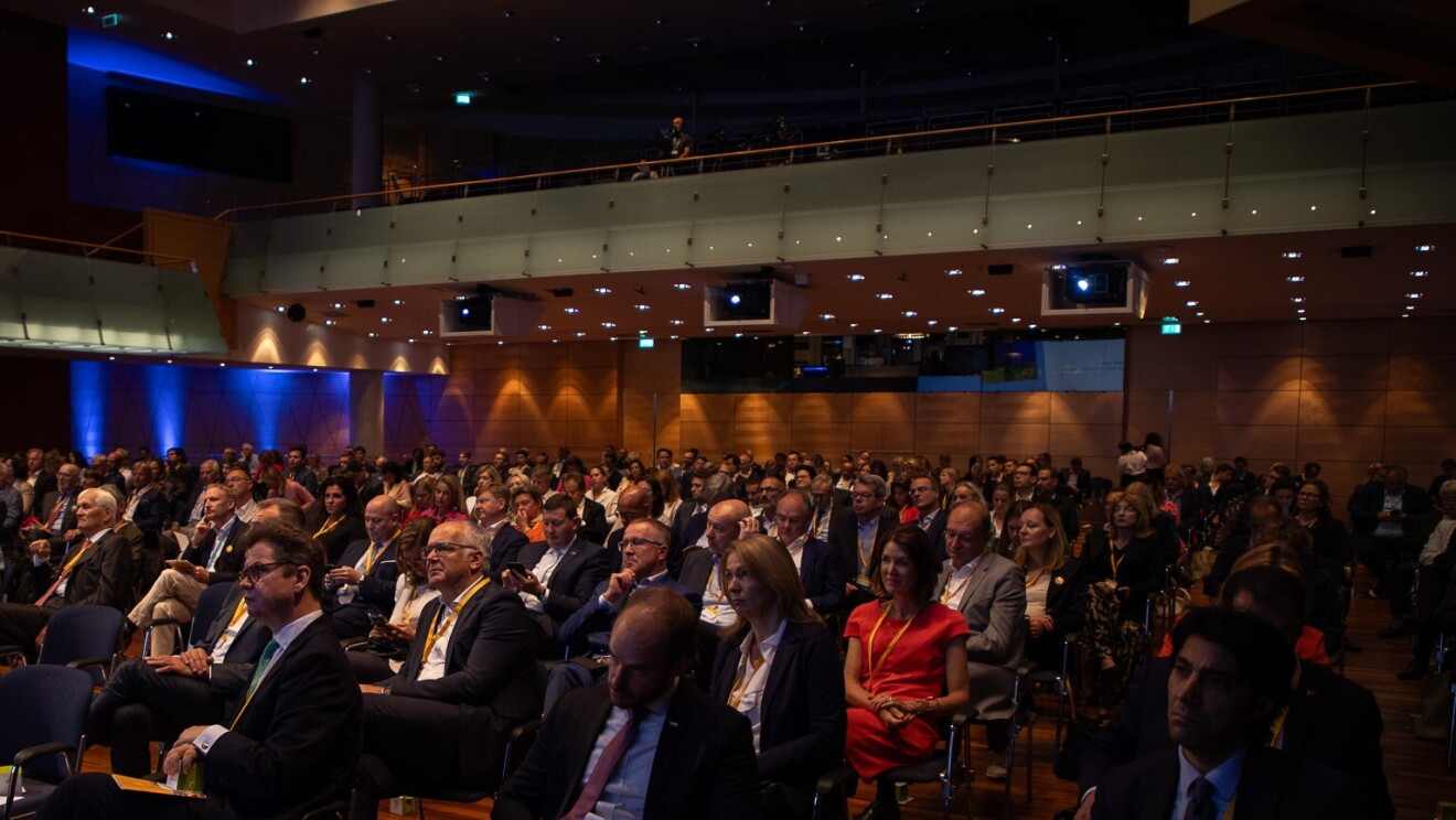 Salzburg summit audience.jpg 