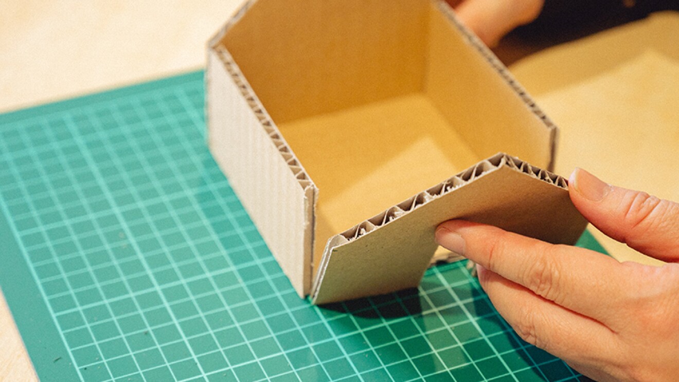おうち時間に楽しもう 子どもと一緒に簡単ダンボール工作 貯金箱編 About Amazon Japan おうち時間に楽しもう 子どもと一緒に簡単ダンボール工作 貯金箱編 About Amazon Japan