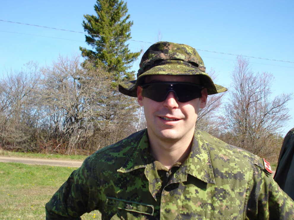 Une image de Mike en uniforme militaire Canadien.