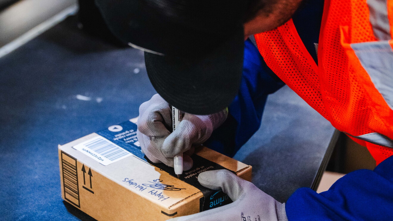 Amazon x Canucks 4